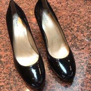 Tahari black paten with Cole accent pumps